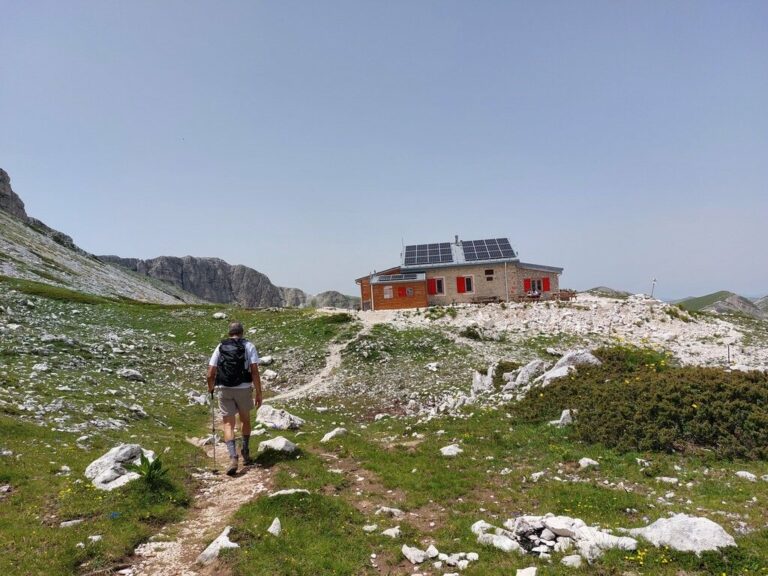 PUNTA TRENTO E TRIESTE, VERSO IL RIFUGIO SEBASTIANI